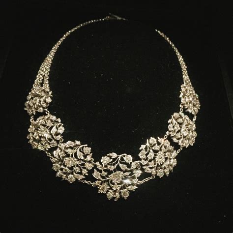 diamond necklaces roosevelt field